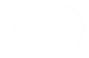 Logo der Fachzahnärzte für Kieferorthopädie mit Hinweis auf die Mitgliedschaft im Berufsverband der Deutschen Kieferorthopäden.